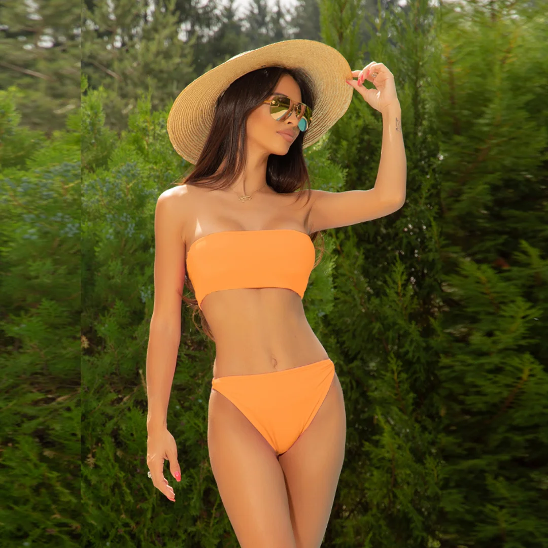 Costume de baie de culoare neon