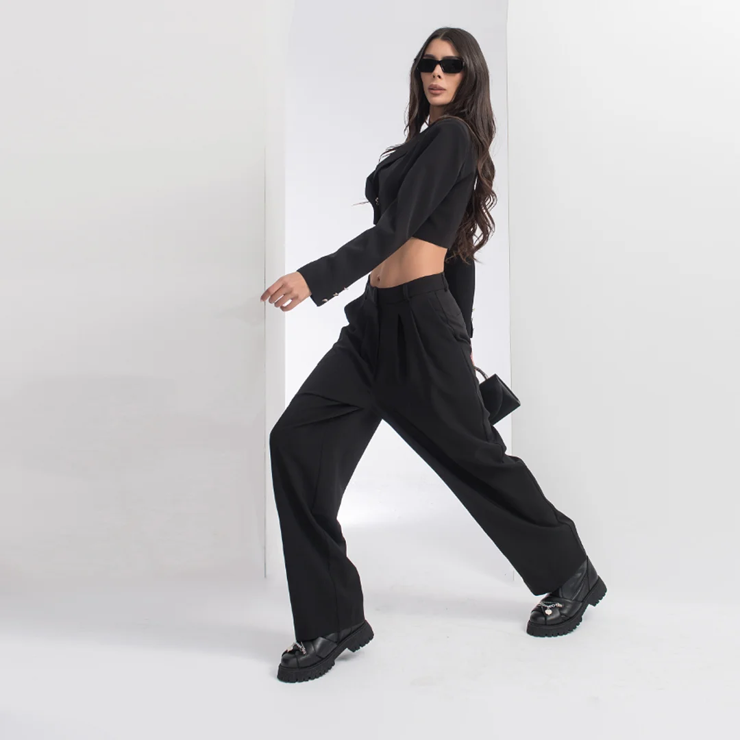 Pantaloni largi cu buzunare