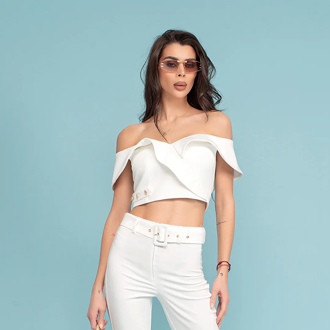 Bustiera cu umere cazute