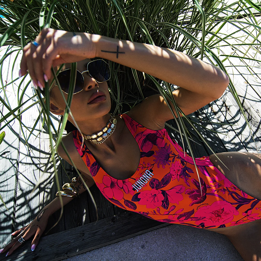 Costum de baie dintr-o bucată cu set