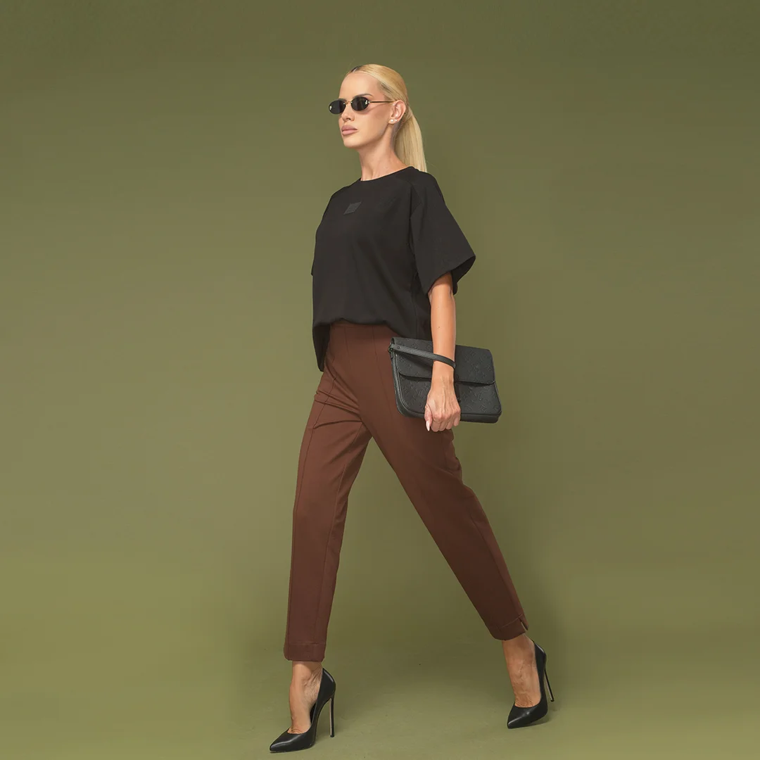 Pantaloni cu bandă de contrast